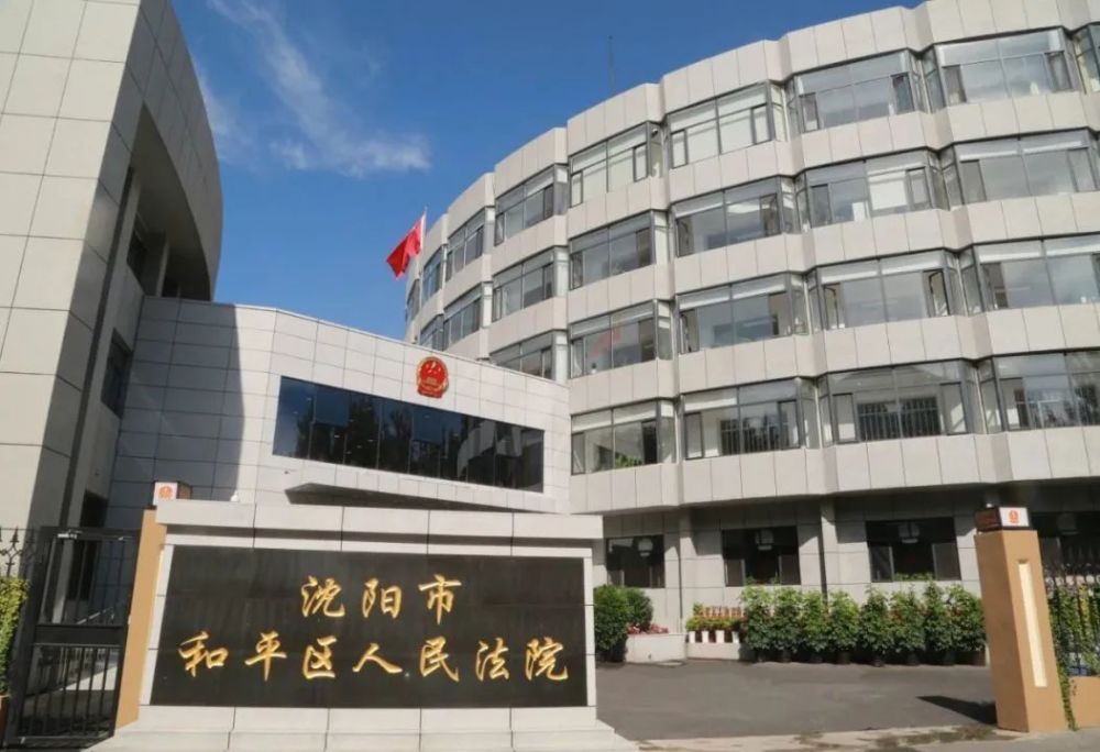 影片讲述了街舞老炮儿丁雷（黄渤 饰），遇到了心怀热爱、赤诚追梦的青年舞者陈烁（王一博 饰），机缘巧合下陈烁加入了丁雷经营的街舞团——惊叹号